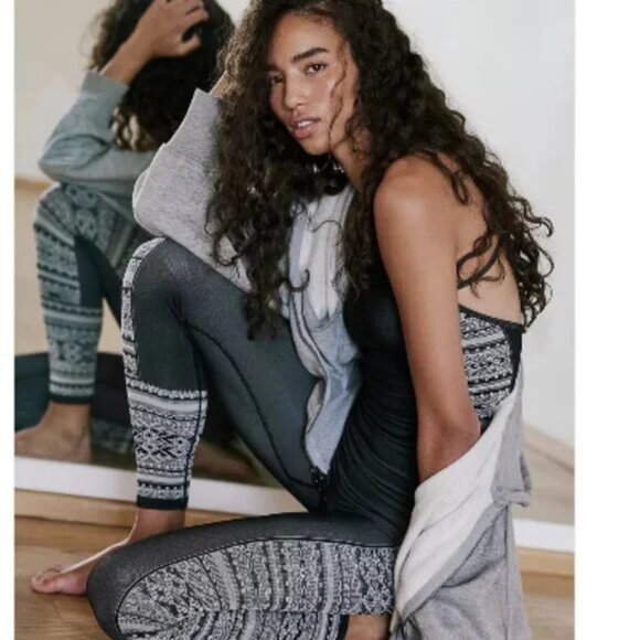 NWT $98 FP Movement Snowfall Snowflake Nordic Active Stretch Jumpsuit Yoga XS/S - Picture 2 of 11